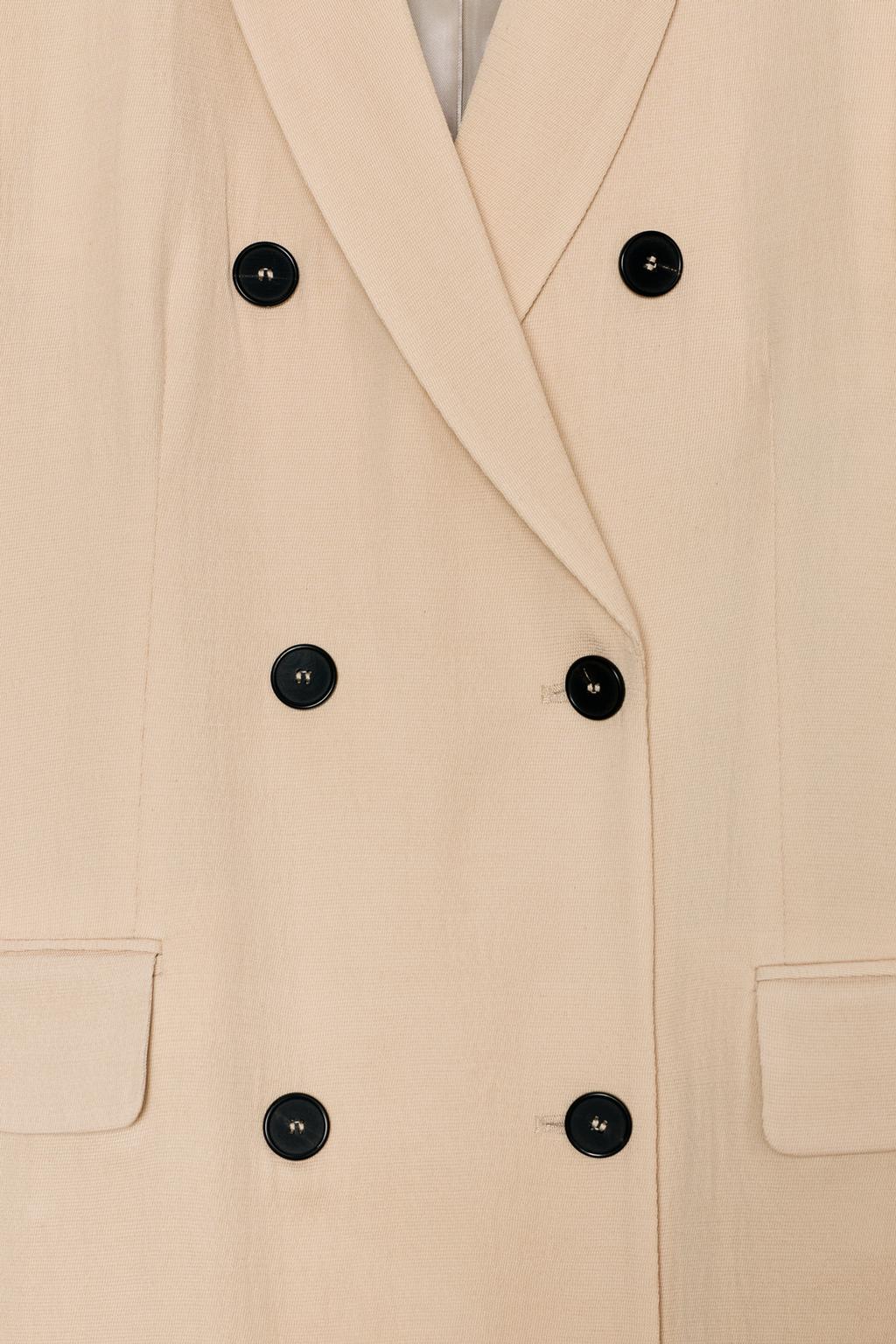 ДВУБОРТНОЕ СТРУЯЩЕЕСЯ ПАЛЬТО — коллекция Zara «ZW»