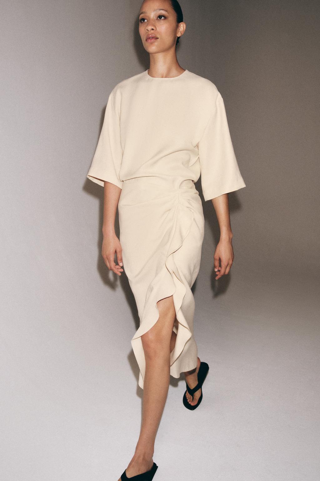 ПЛАТЬЕ МИДИ СО СБОРКАМИ — коллекция Zara «ZW»