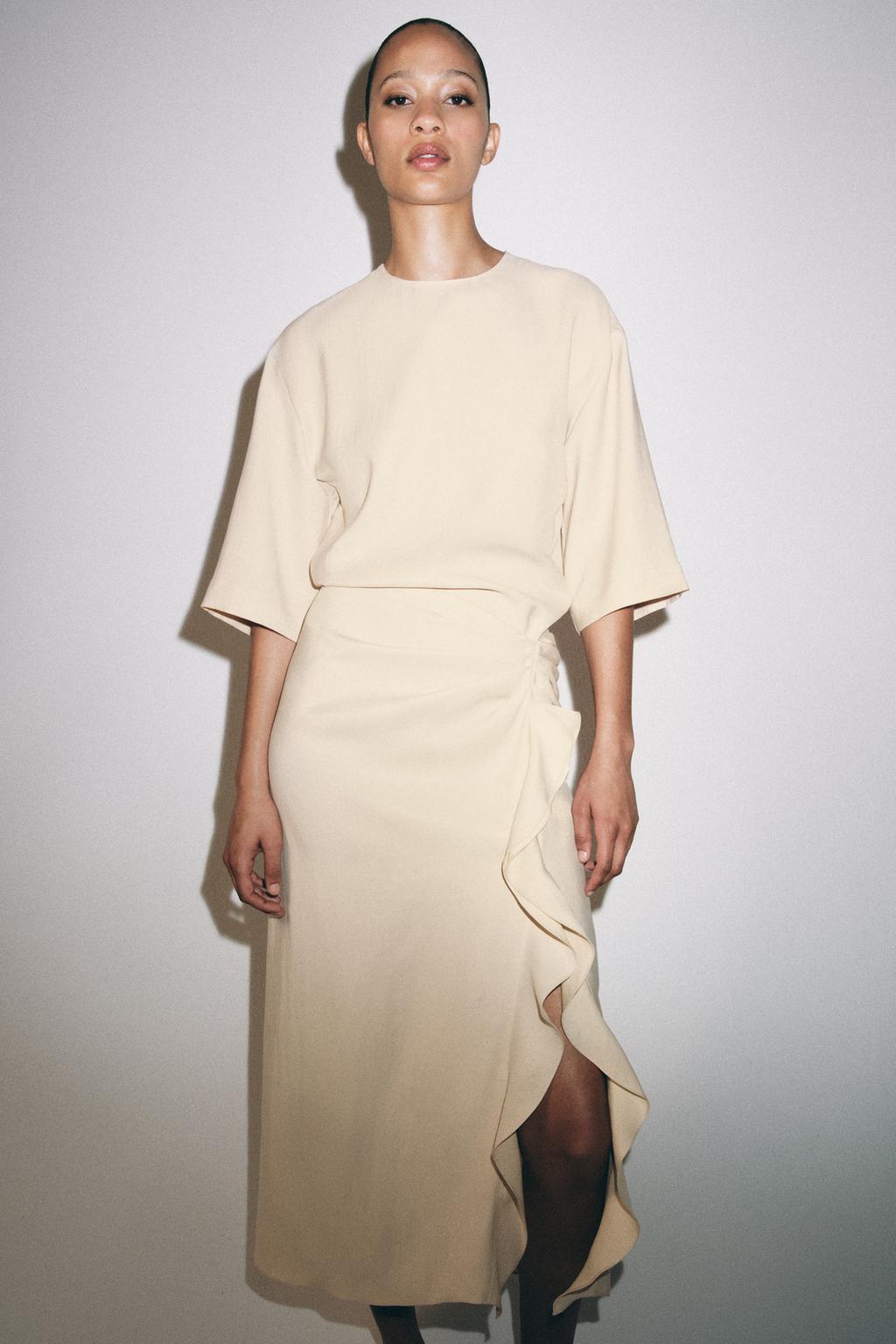 ПЛАТЬЕ МИДИ СО СБОРКАМИ — коллекция Zara «ZW»