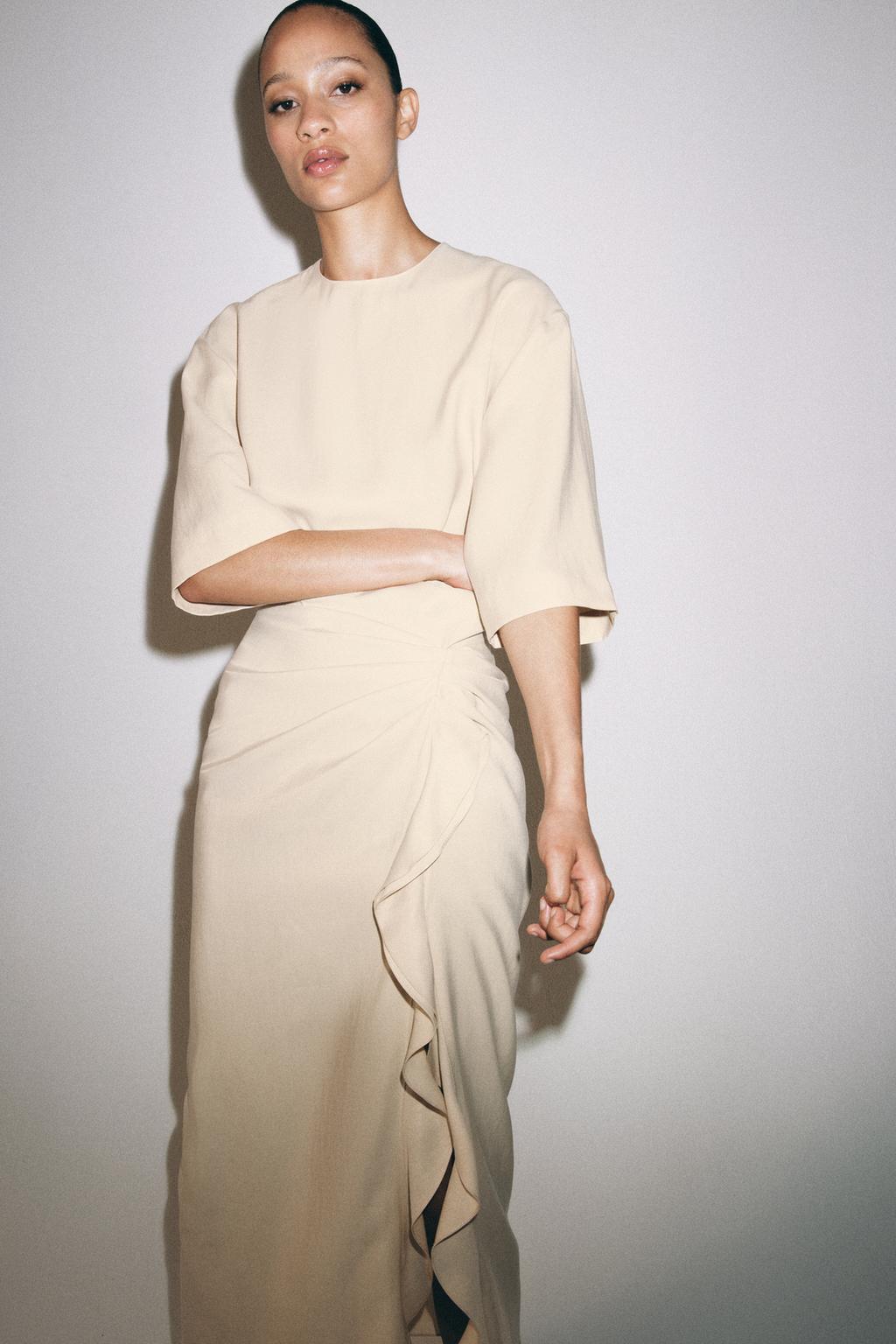 ПЛАТЬЕ МИДИ СО СБОРКАМИ — коллекция Zara «ZW»