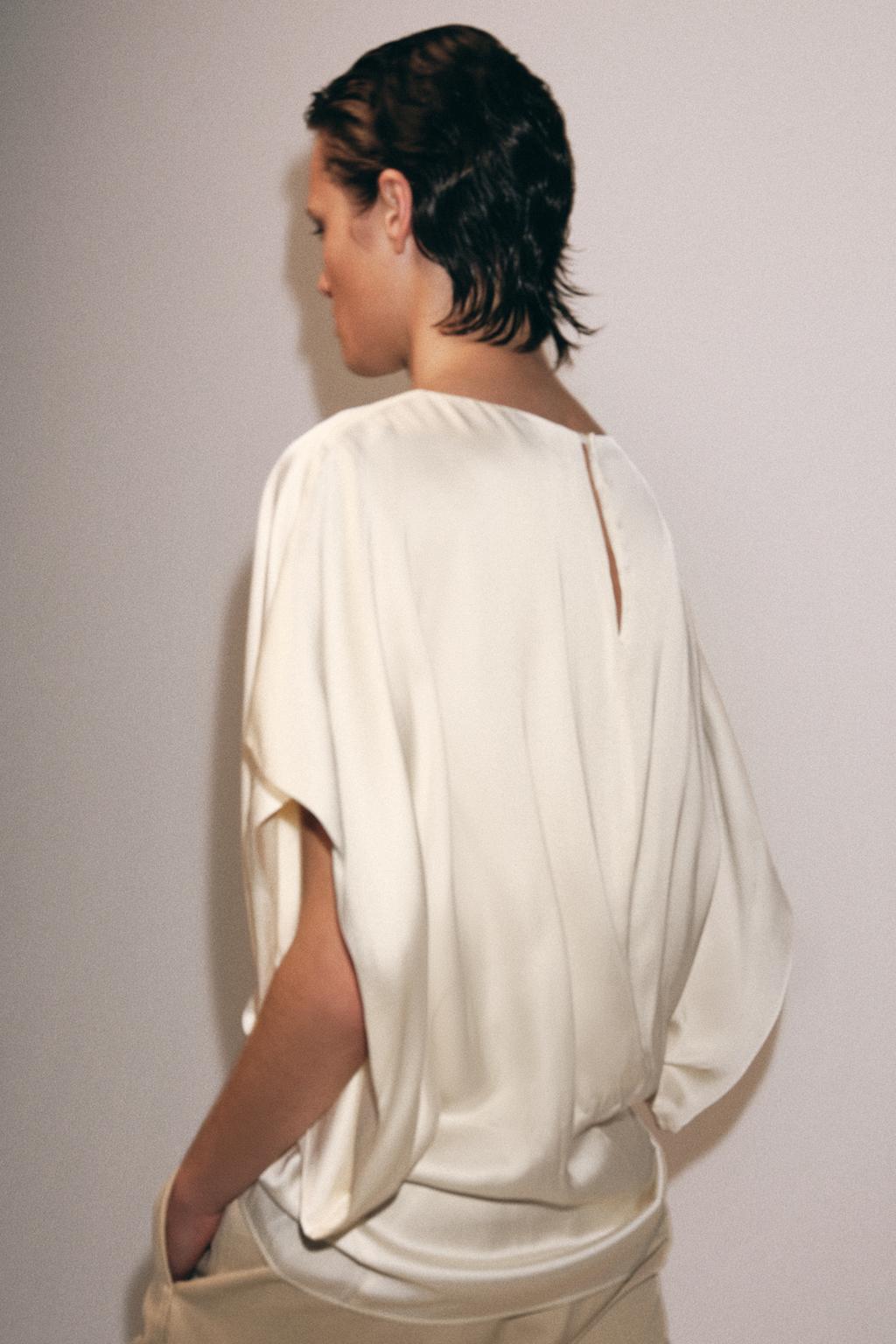 СТРУЯЩИЙСЯ ТОП С КОРОТКИМИ РУКАВАМИ — коллекция Zara «ZW»