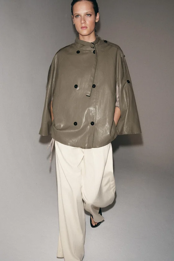 КУРТКА-НАКИДКА ИЗ ИСКУССТВЕННОЙ КОЖИ — коллекция Zara «ZW»