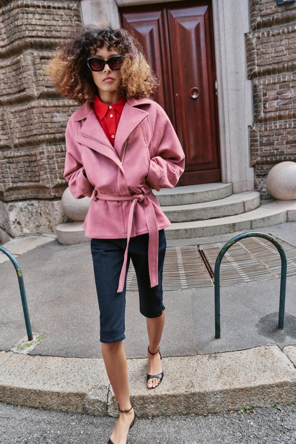 КУРТКА ИЗ ИСКУССТВЕННОЙ ЗАМШИ С РЕМНЕМ