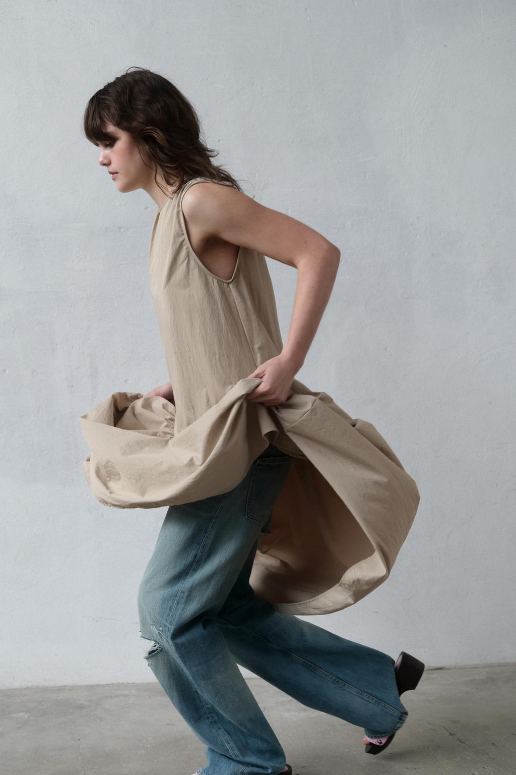 ОБЪЕМНОЕ НЕЙЛОНОВОЕ ПЛАТЬЕ