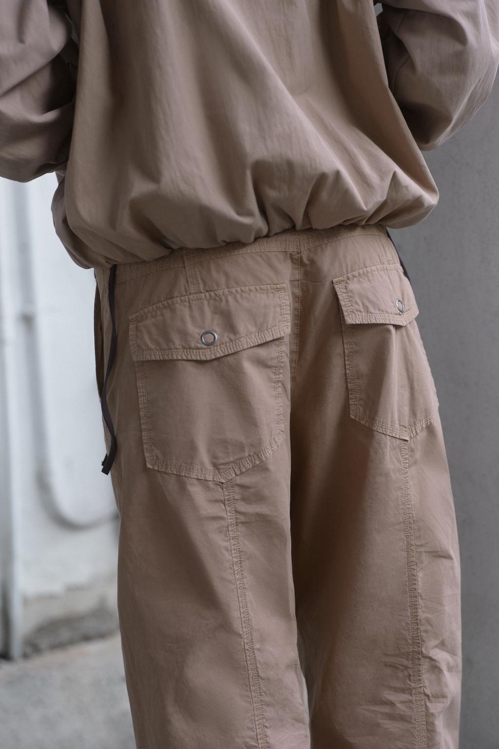 БРЮКИ ПРЯМОГО КРОЯ СО СБОРКАМИ