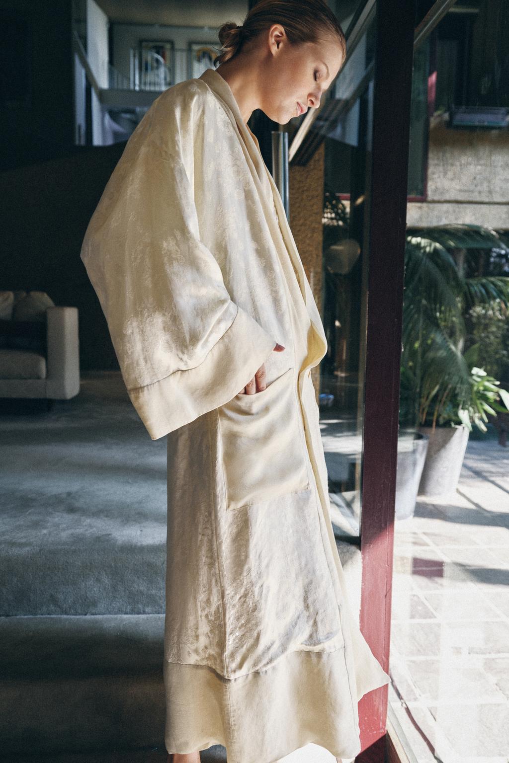 КОМБИНИРОВАННОЕ ЖАККАРДОВОЕ ПАЛЬТО ИЗ ЛЬНА — 