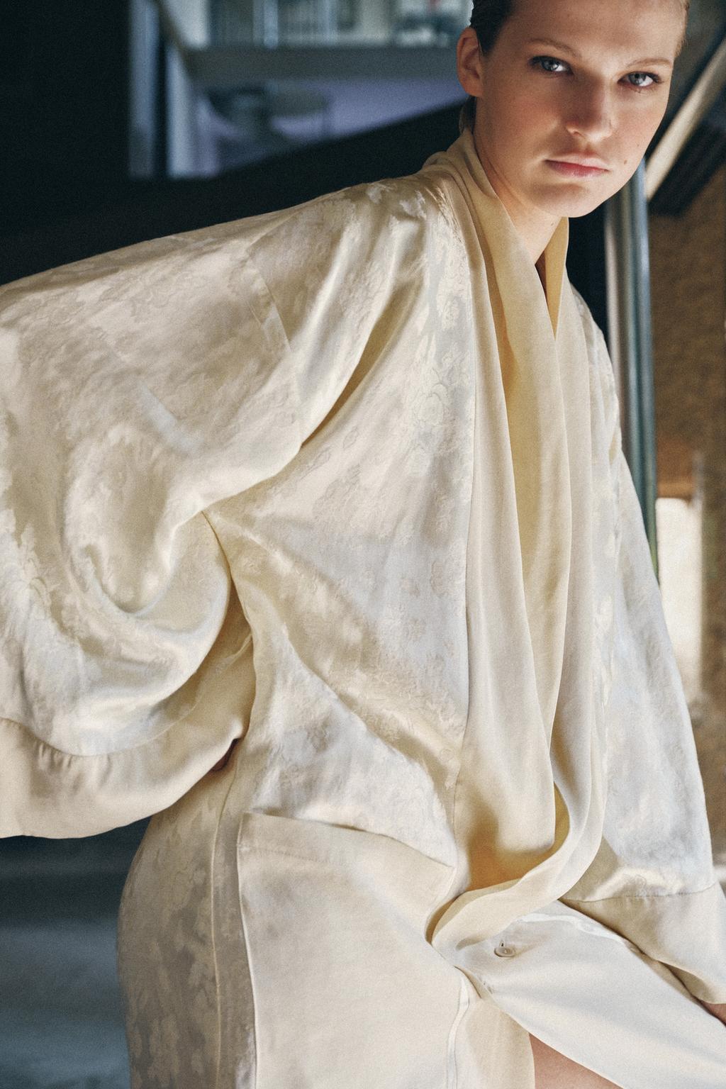 КОМБИНИРОВАННОЕ ЖАККАРДОВОЕ ПАЛЬТО ИЗ ЛЬНА — 