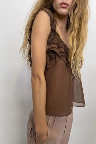 Топ с вышивкой и воланами- Заказать в России