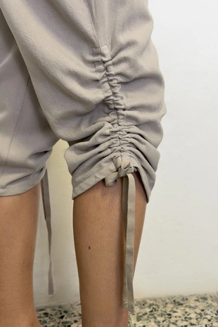 Брюки капри со сборкой- Заказать в России