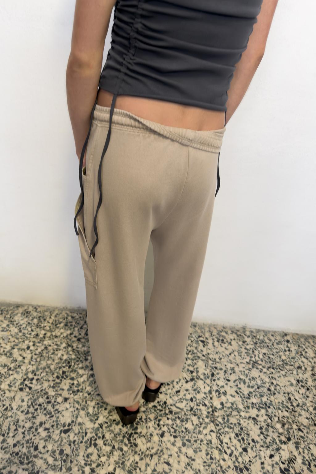 БРЮКИ-ДЖОГГЕРЫ С КАРМАНАМИ