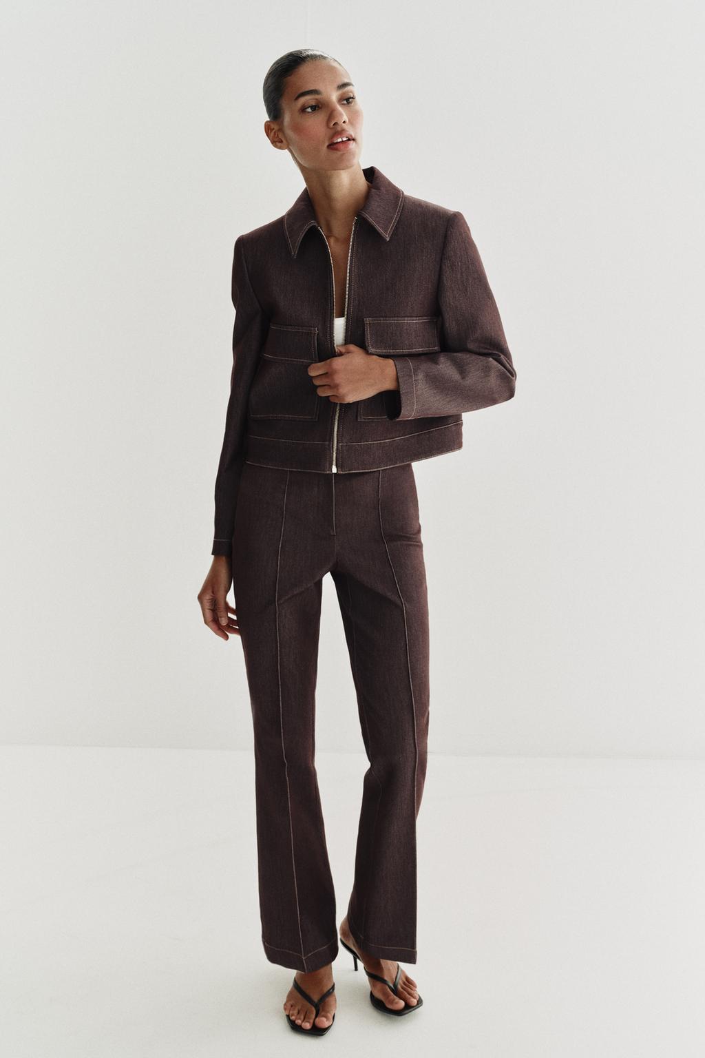 УКОРОЧЕННАЯ КУРТКА С КАРМАНАМИ И КЛАПАНАМИ