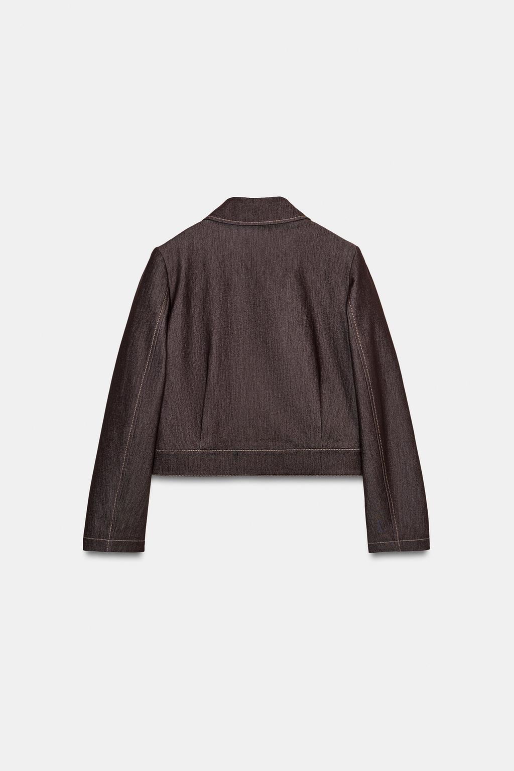 УКОРОЧЕННАЯ КУРТКА С КАРМАНАМИ И КЛАПАНАМИ