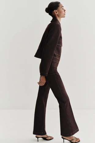 Укороченная куртка с карманами и клапанами- Заказать в России