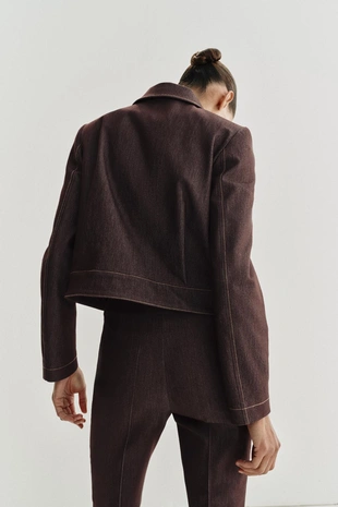 Укороченная куртка с карманами и клапанами- Заказать в России