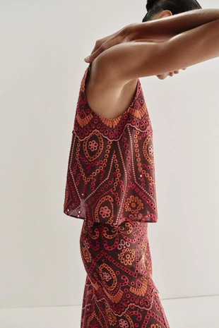 Топ с перфорированной вышивкой- Заказать в России