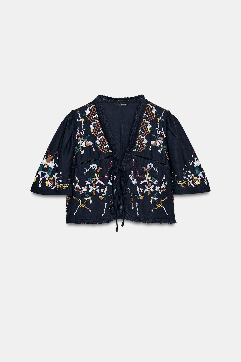 УКОРОЧЕННЫЙ ТОП С ЦВЕТОЧНОЙ ВЫШИВКОЙ