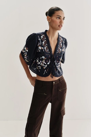 Укороченный топ с цветочной вышивкой- Заказать в России