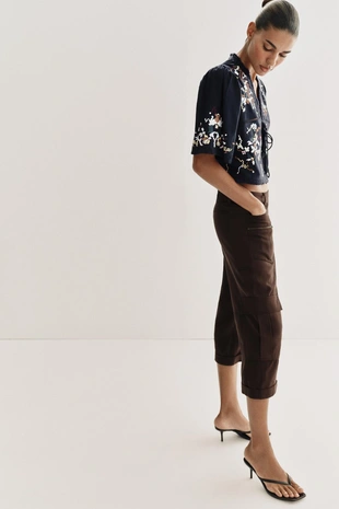 Укороченный топ с цветочной вышивкой- Заказать в России