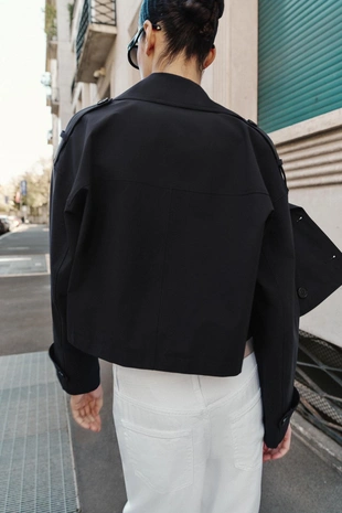 Укороченный двубортный тренч- Заказать в России