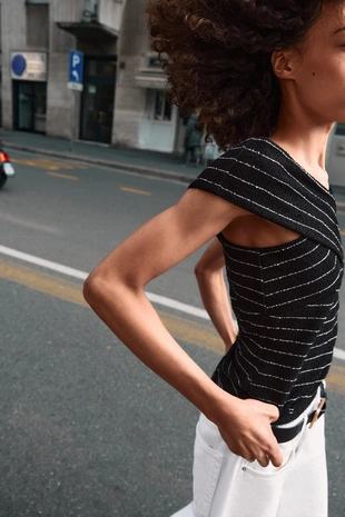 Топ из буклированной ткани на запáхе