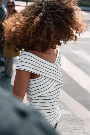 Топ из буклированной ткани на запáхе- Заказать в России