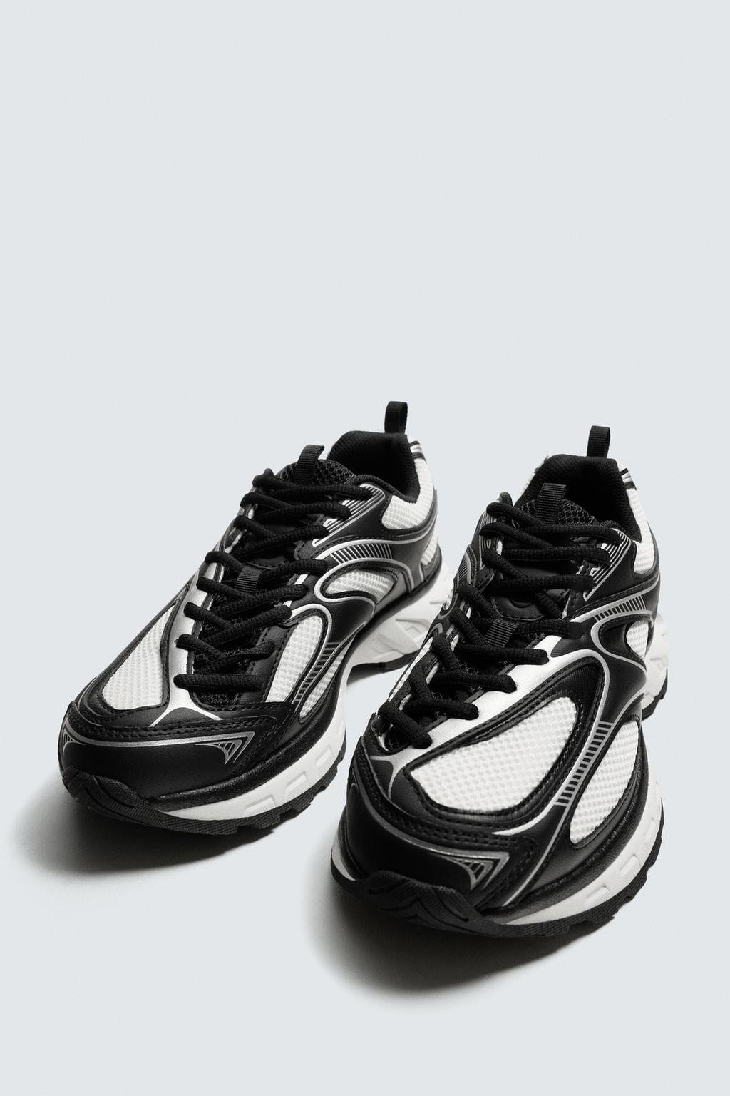 КРОССОВКИ НА ОБЪЕМНОЙ ПОДОШВЕ