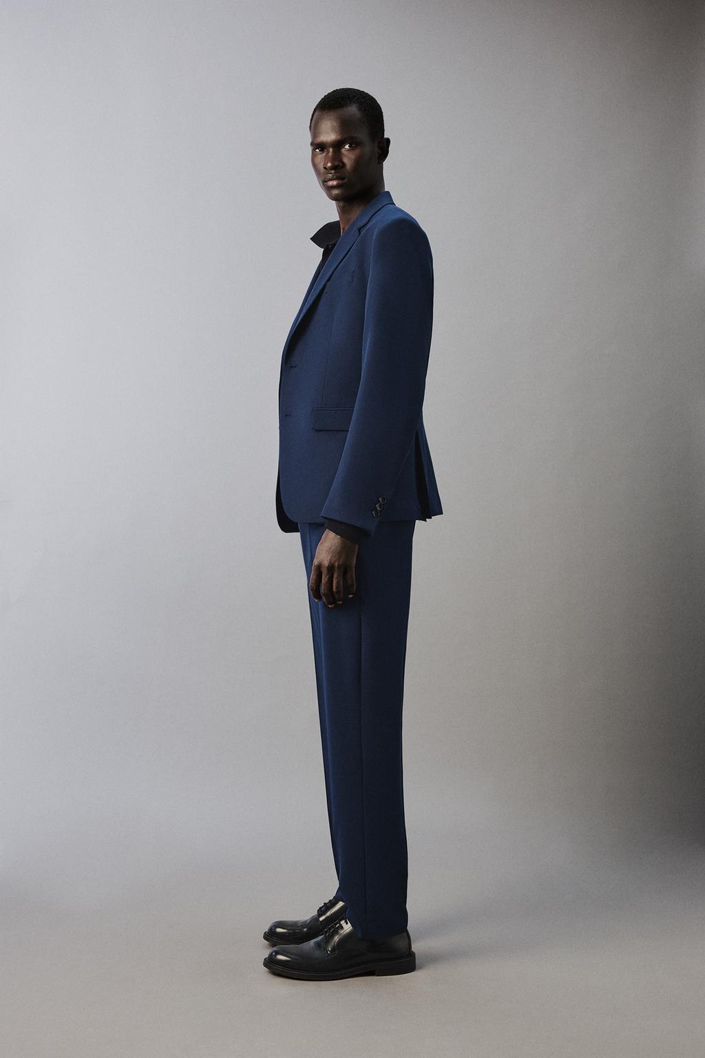 КОСТЮМНЫЙ ПИДЖАК КОМФОРТНОЙ ПОСАДКИ