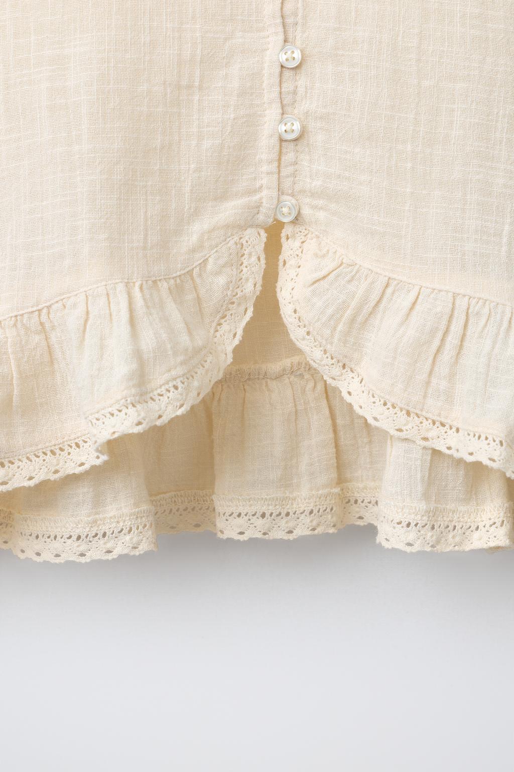 Рубашка с кружевными оборками