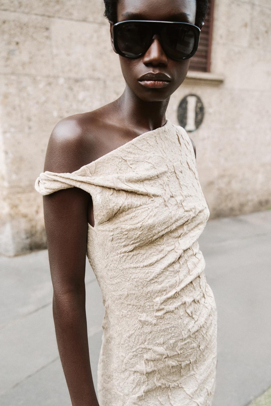 ЖАККАРДОВОЕ ПЛАТЬЕ СО СКЛАДКАМИ