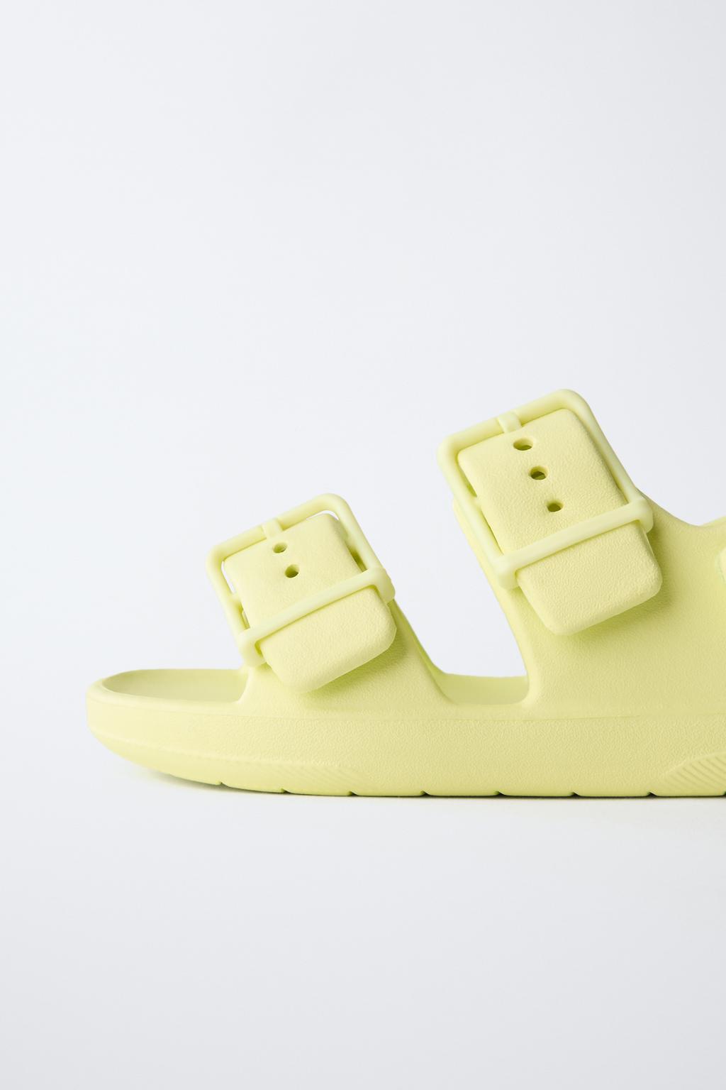 РЕЗИНОВЫЕ САНДАЛИИ С ПРЯЖКАМИ