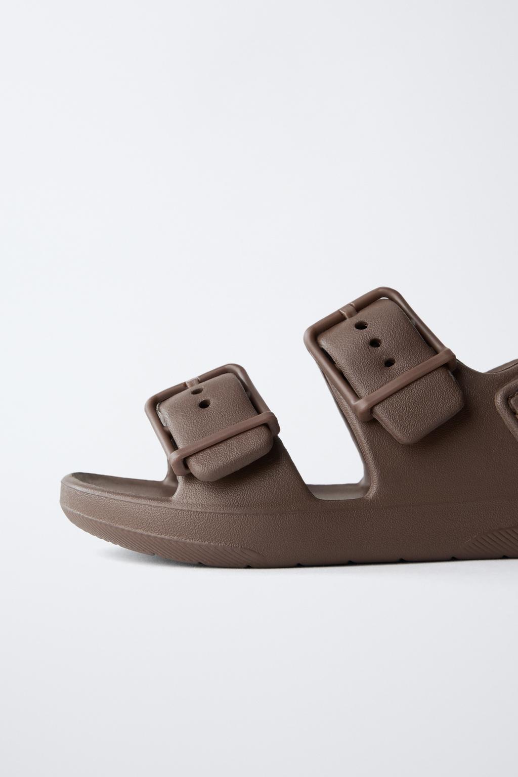 РЕЗИНОВЫЕ САНДАЛИИ С ПРЯЖКАМИ