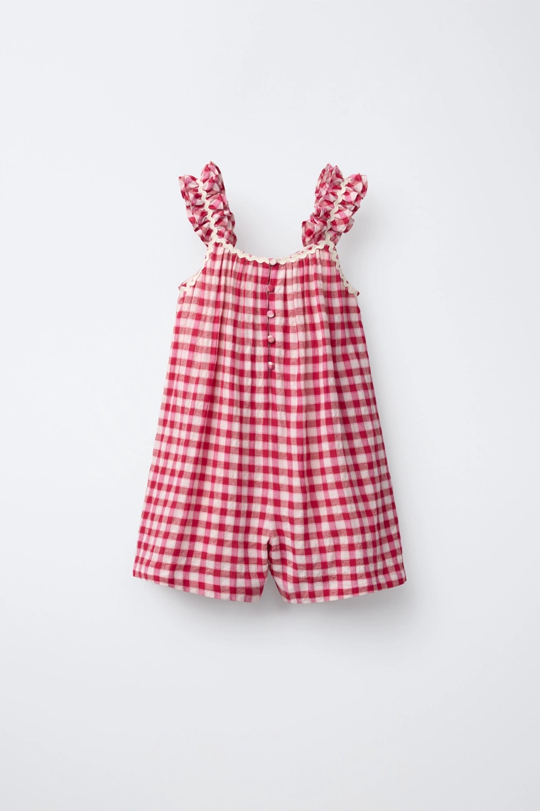 Короткий комбинезон в клетку с отделкой из кружева