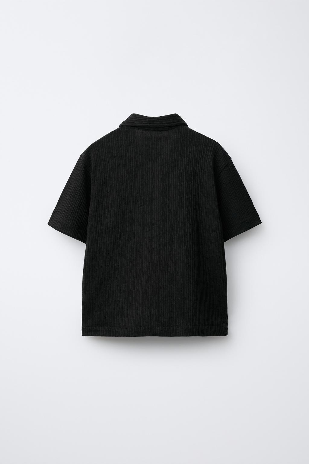 КОМПЛЕКТ ИЗ РУБАШКИ БОУЛИНГ И ШОРТОВ-БЕРМУДОВ С ТЕКСТУРОЙ И НАШИВКОЙ