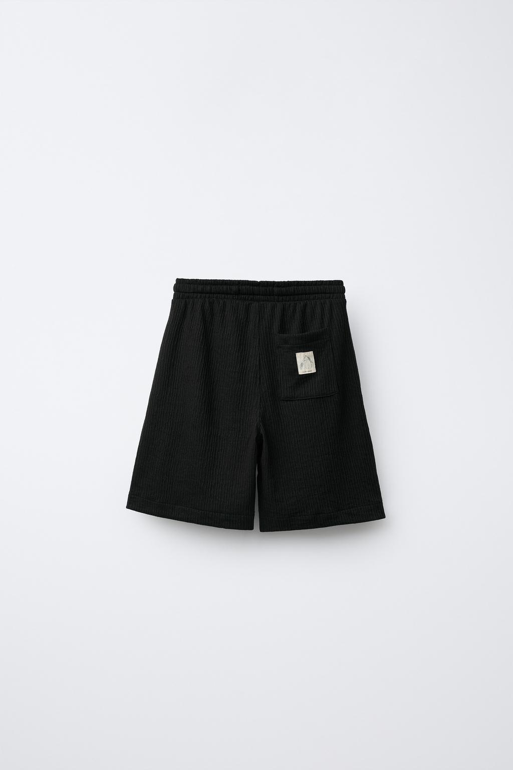 КОМПЛЕКТ ИЗ РУБАШКИ БОУЛИНГ И ШОРТОВ-БЕРМУДОВ С ТЕКСТУРОЙ И НАШИВКОЙ