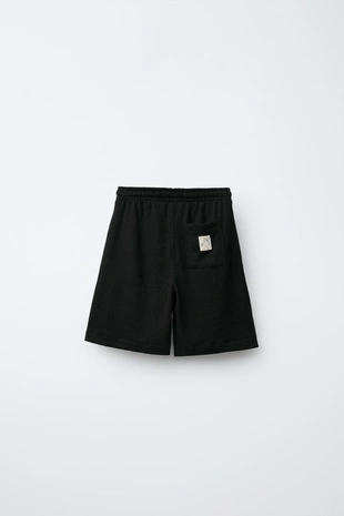 Комплект из рубашки боулинг и шортов-бермудов с текстурой и нашивкой- Заказать в России