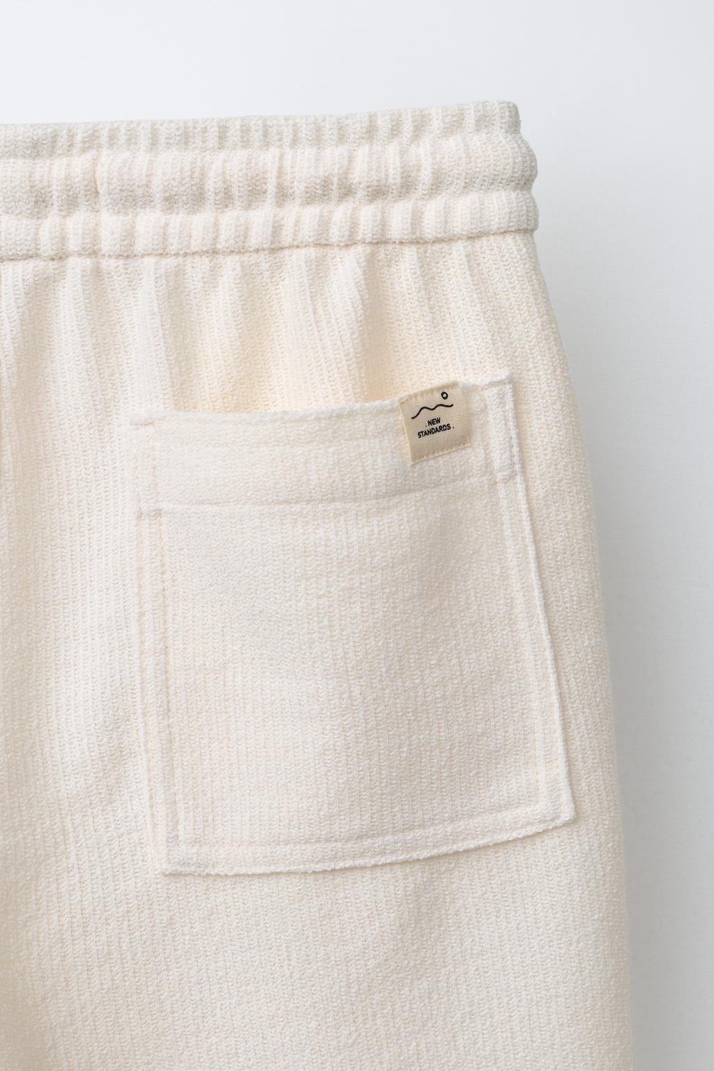 ШОРТЫ-БЕРМУДЫ В ДЕРЕВЕНСКОМ СТИЛЕ