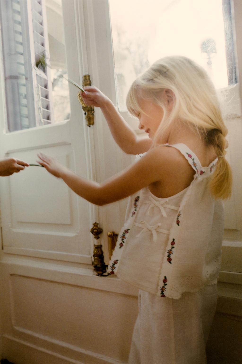 ТОП С ВЫШИТЫМИ ЦВЕТАМИ ИЗ ХЛОПКА И ЛЬНА