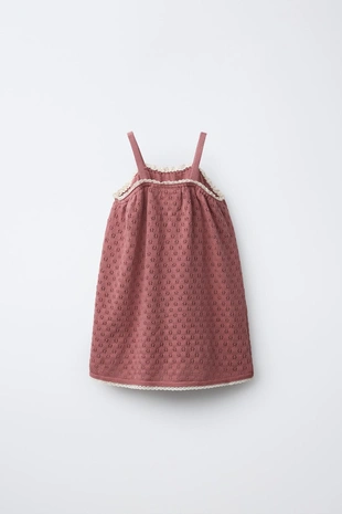 Трикотажное платье с вышитыми цветами и кружевом- Заказать в России