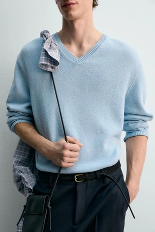 Свитер с V-образным вырезом из хлопка и льна - лимитированная серия- Заказать в России