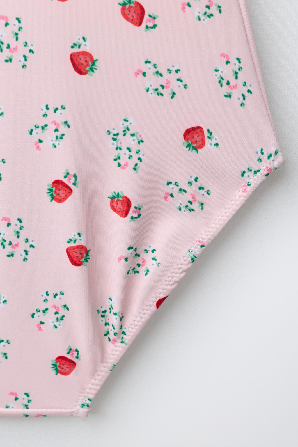 1-6 ЛЕТ/КУПАЛЬНИК С КЛУБНИКОЙ И ВОЛНИСТЫМ КРАЕМ