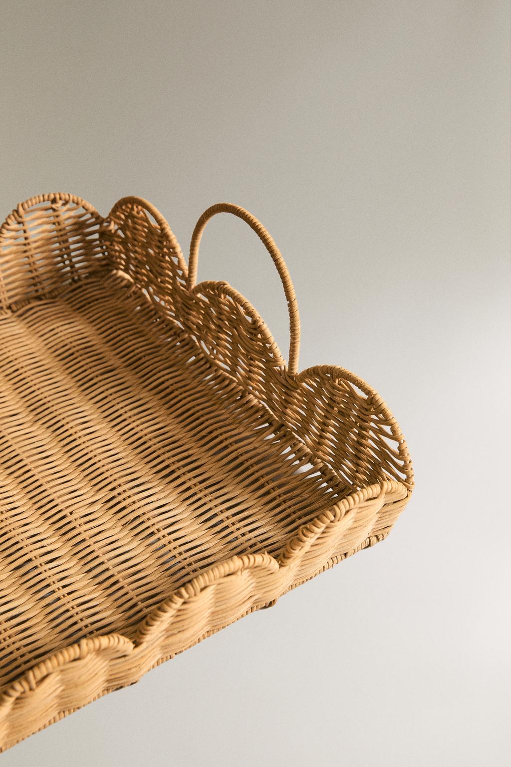 Прямоугольный плетеный лоток с волнистыми краями