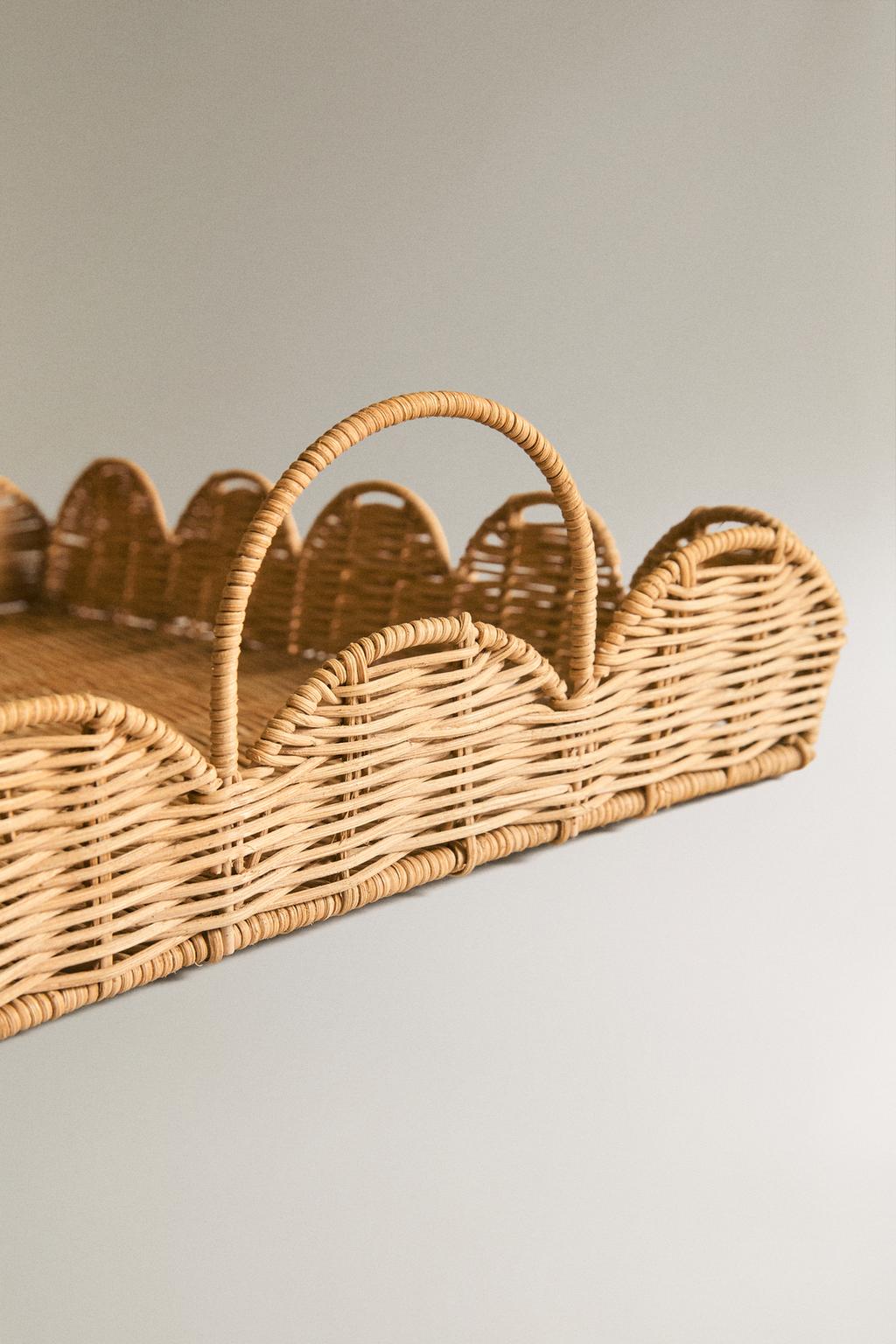 Прямоугольный плетеный лоток с волнистыми краями