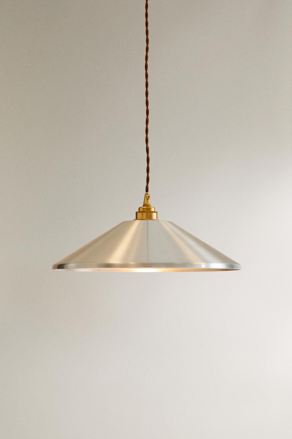 Потолочная лампа из алюминия