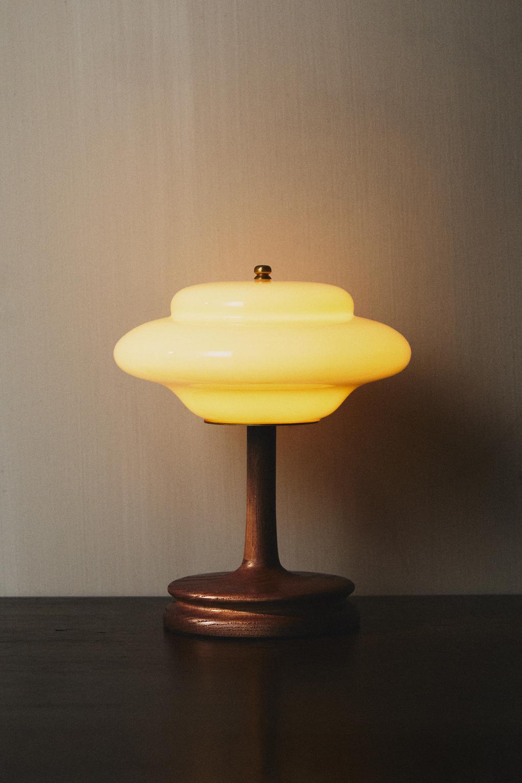 Беспроводная настольная лампа opalite