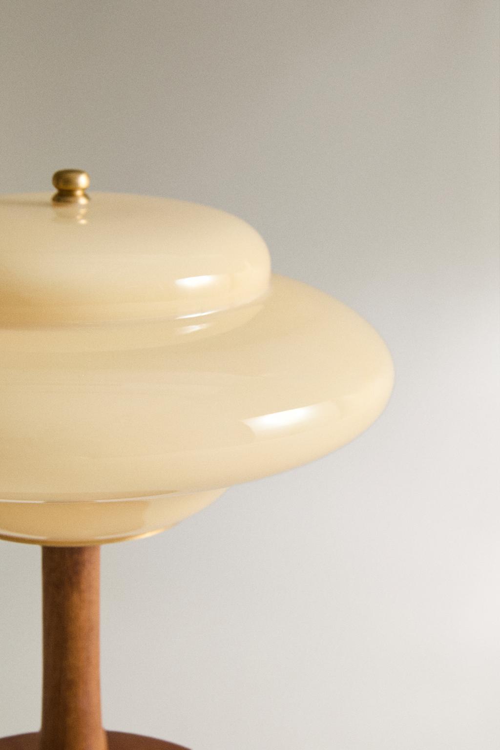 Беспроводная настольная лампа opalite