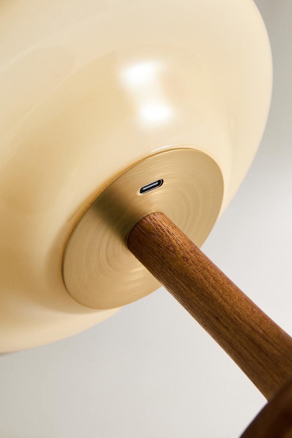 Беспроводная настольная лампа opalite