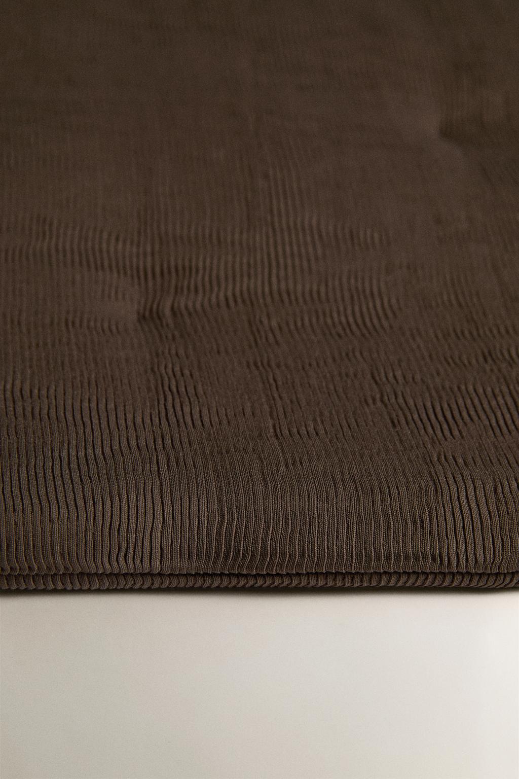 Стёганный покрывало foot of the bed с мягкими складками