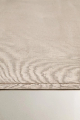 Стеганое одеяло для края кровати с плиссировкой