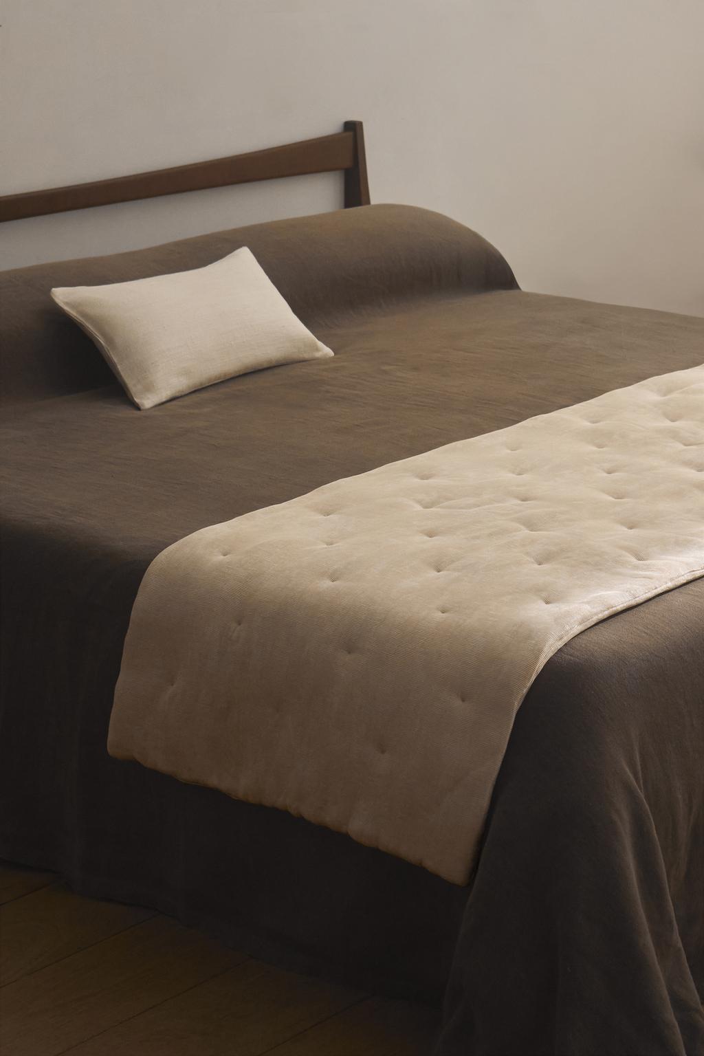 Стеганое одеяло для края кровати с плиссировкой