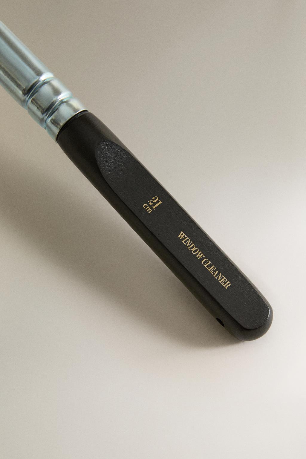 Стеклоочиститель с деревянной ручкой